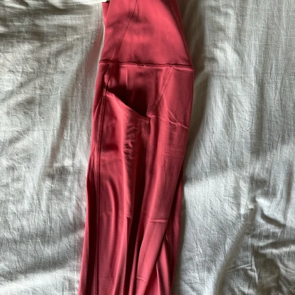 lululemon athletica Coral Leggings with side pockets - Picture 3 of 3